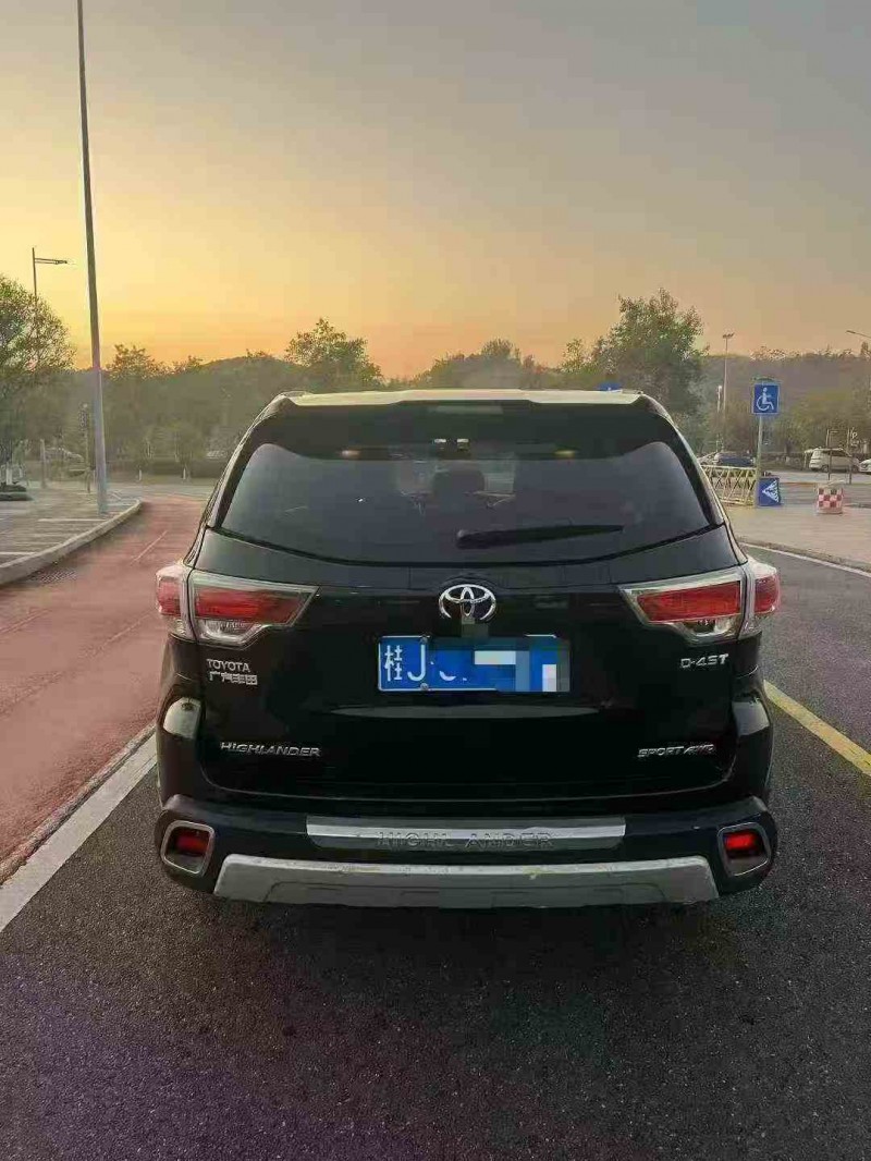 桂林17年丰田汉兰达9