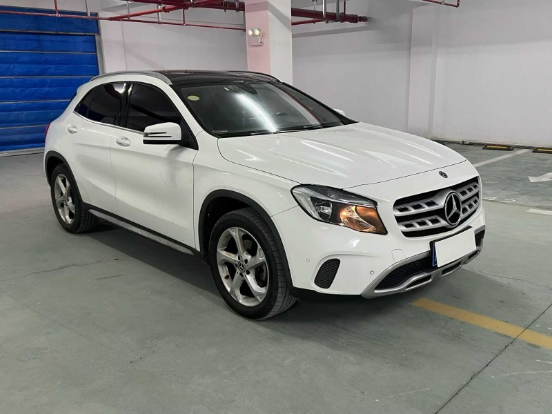 宿迁19年奔驰GLA3