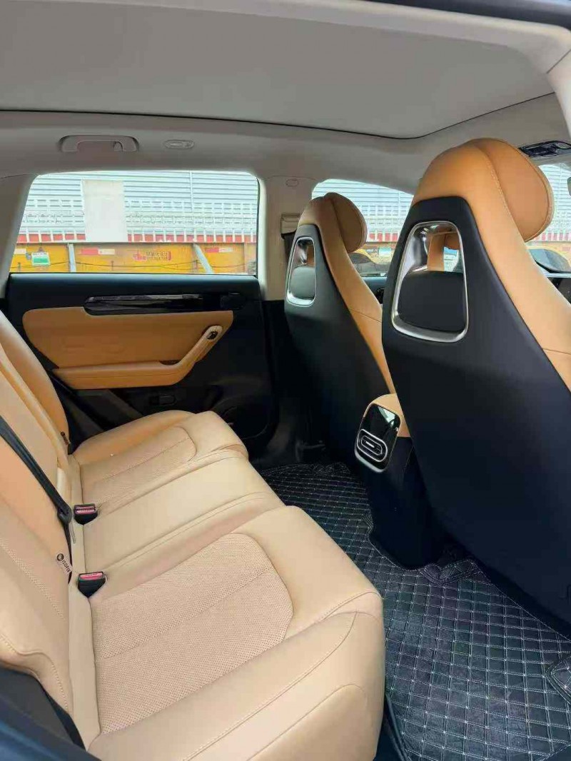 宿迁25年零跑汽车C114