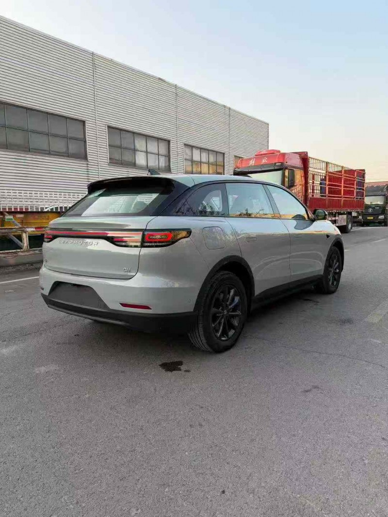 宿迁25年零跑汽车C118