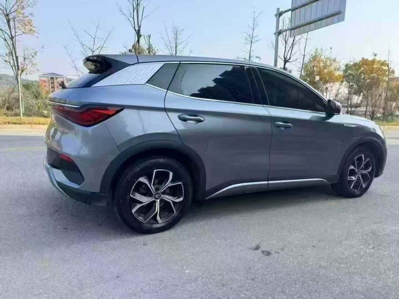 东营23年比亚迪元8