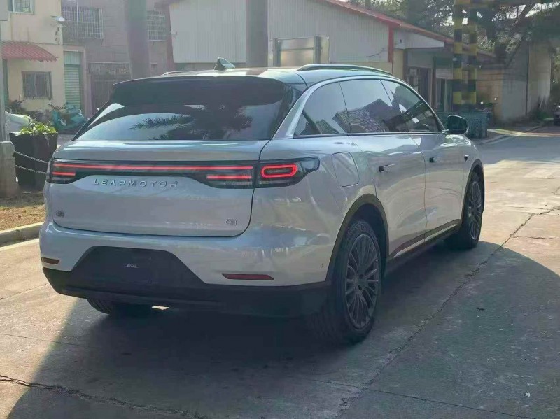 新余23年零跑汽车C118