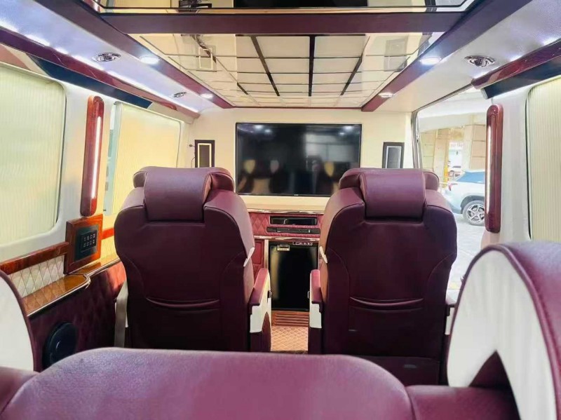 东莞16年奔驰凌特7