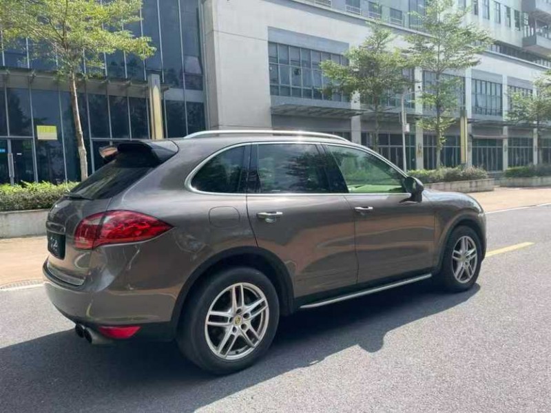 东莞13年保时捷卡宴9