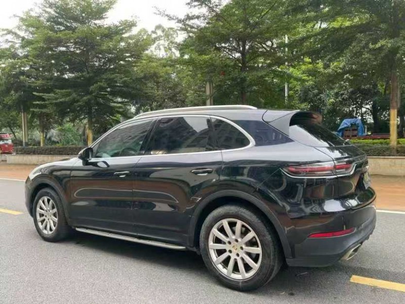 东莞20年保时捷卡宴9