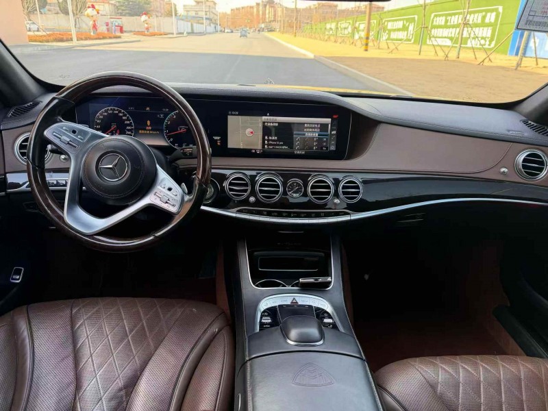 青岛19年奔驰迈巴赫S级4