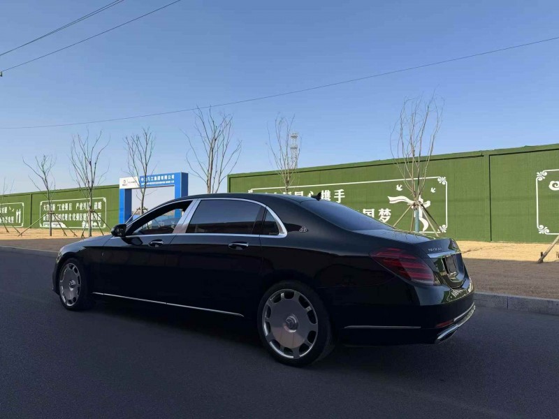 青岛19年奔驰迈巴赫S级7