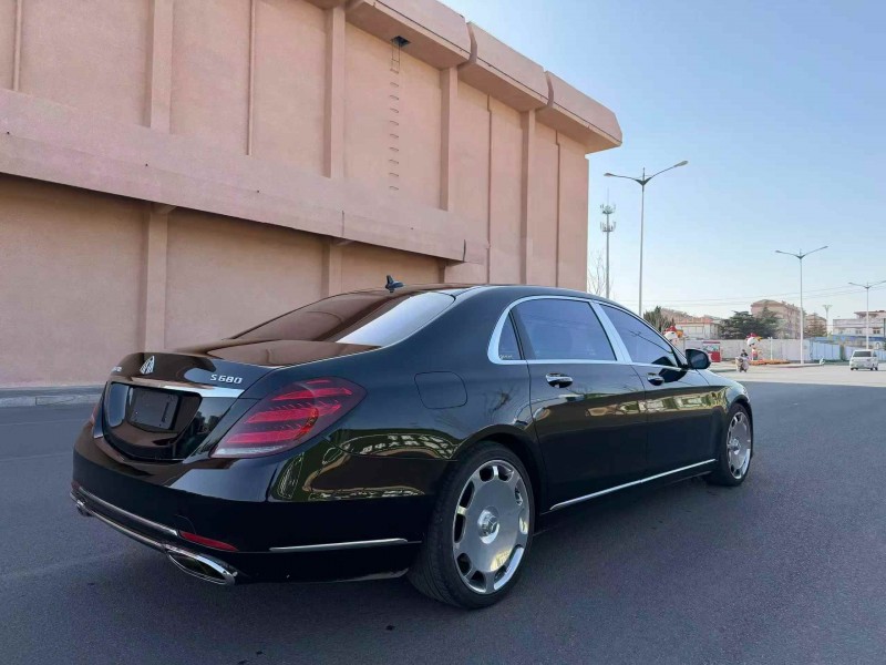 青岛19年奔驰迈巴赫S级8