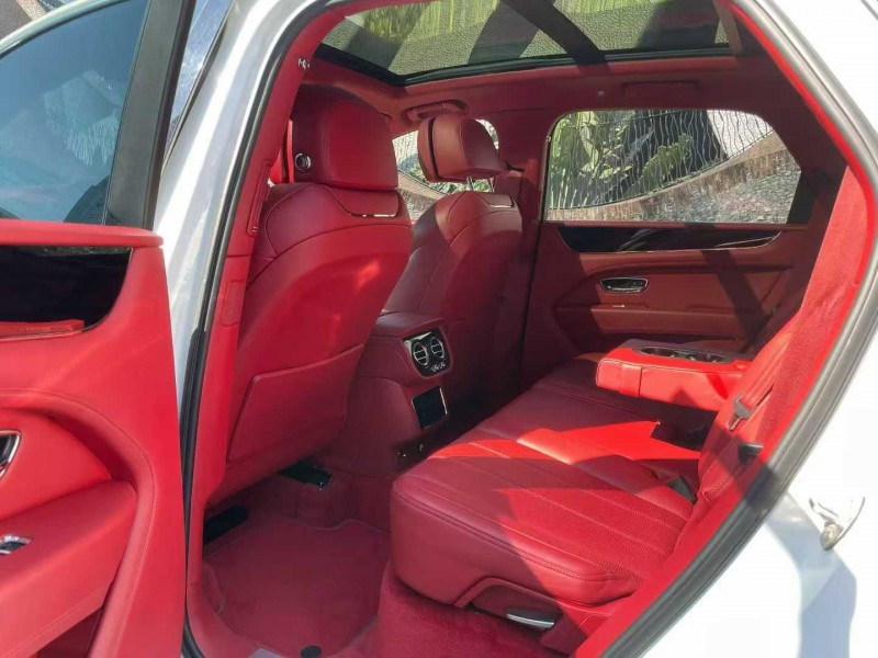 深圳21年宾利添越4