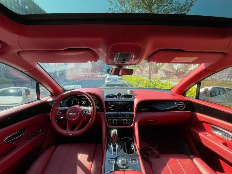 深圳21年宾利添越5