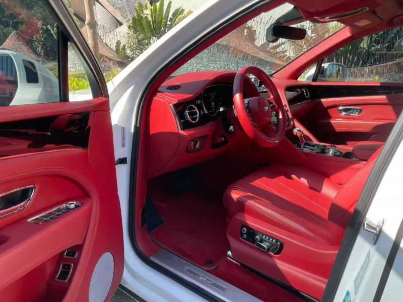 深圳21年宾利添越7