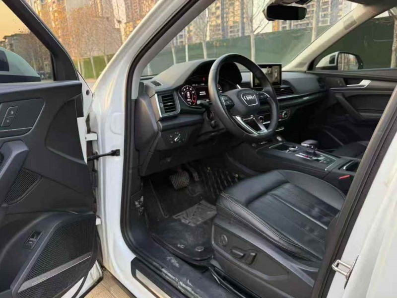 宜昌22年奥迪Q56