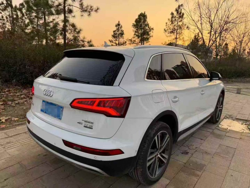 宜昌22年奥迪Q58
