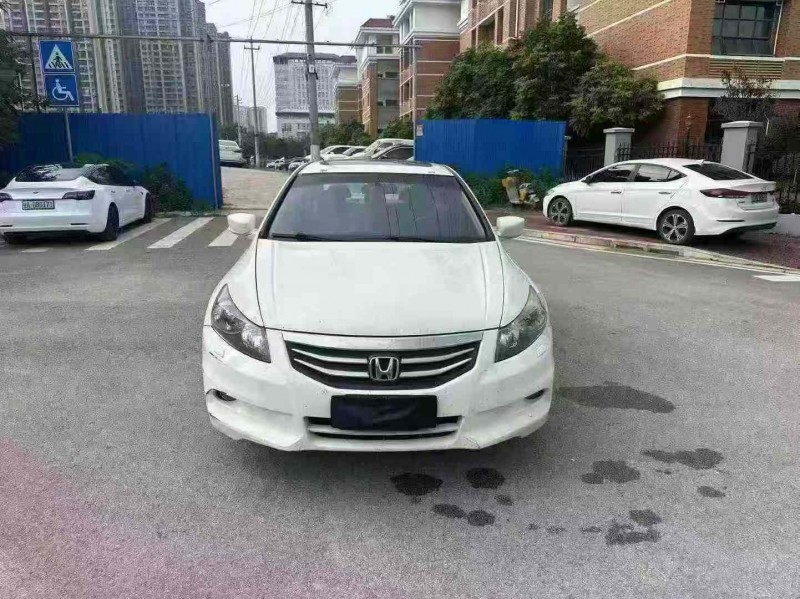 南宁12年本田雅阁1