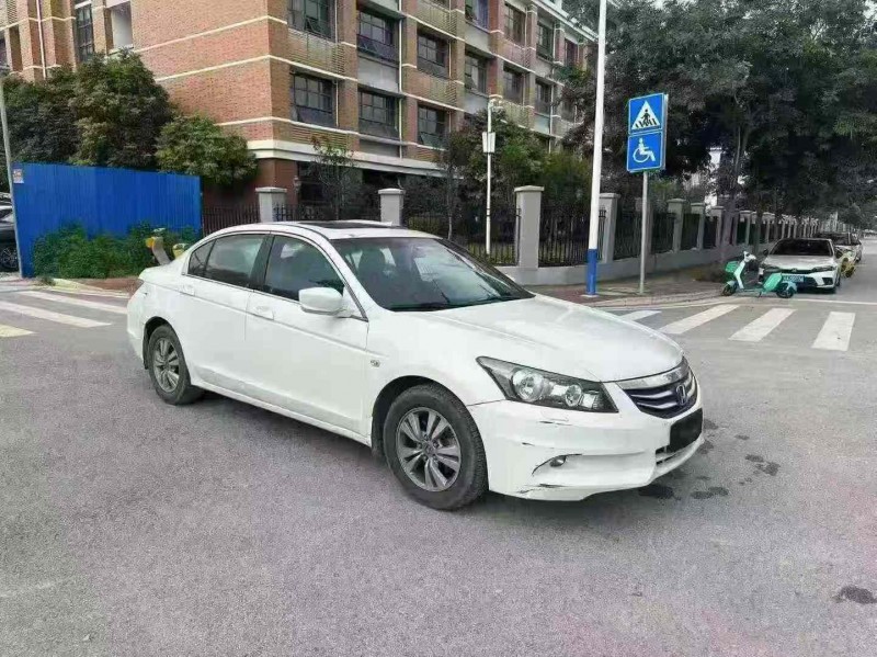 南宁12年本田雅阁2