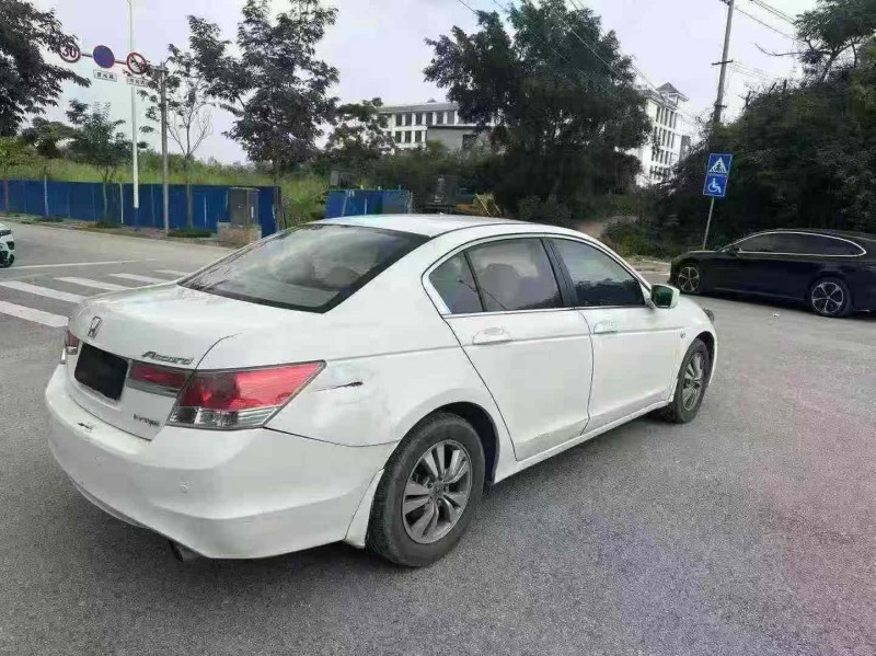 南宁12年本田雅阁8