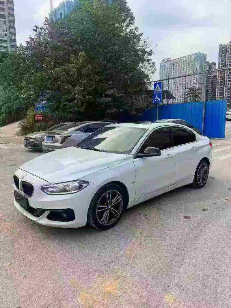 南宁18年宝马1系3