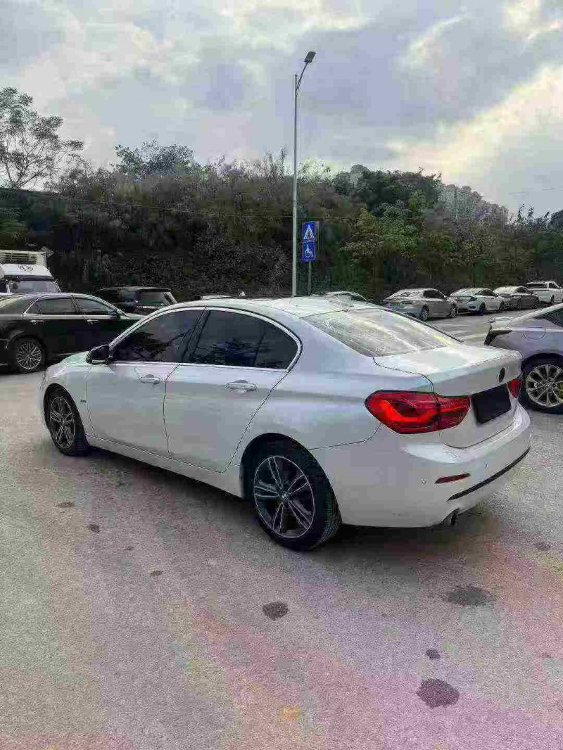 南宁18年宝马1系8