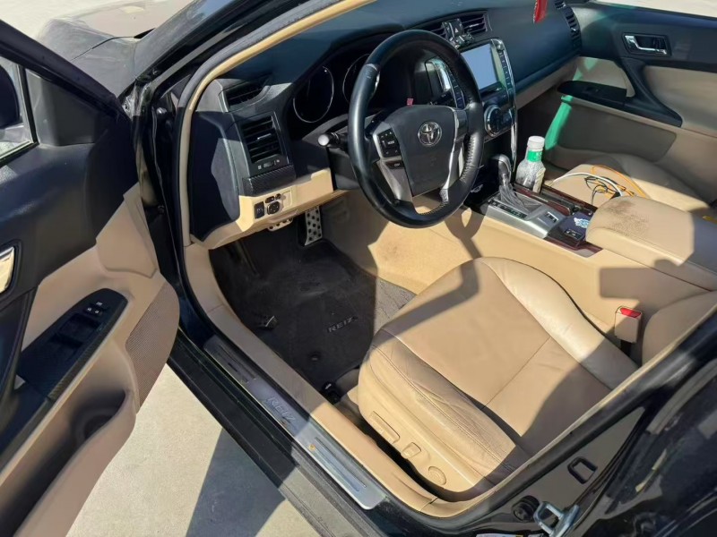 徐州13年丰田锐志3