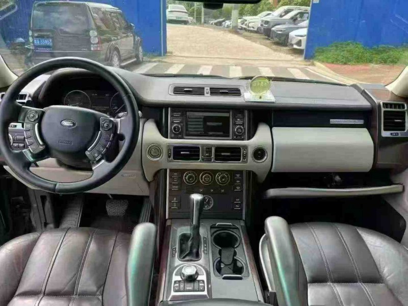 南宁11年路虎揽胜行政5