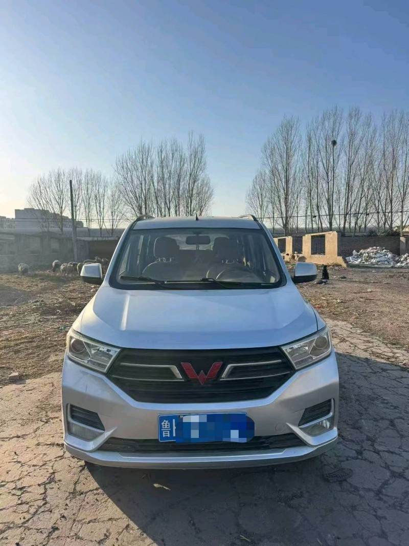 鹤壁19年五菱汽车宏光1