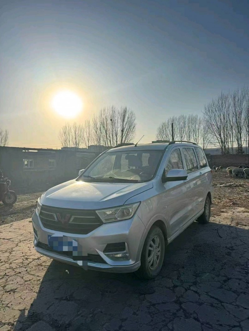 鹤壁19年五菱汽车宏光2