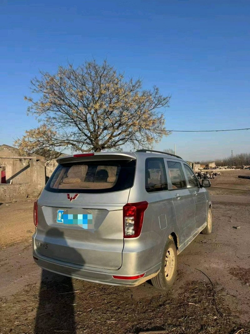 鹤壁19年五菱汽车宏光4