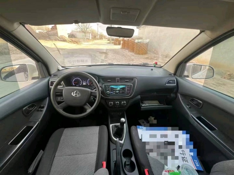 张家口23年长安汽车欧诺8