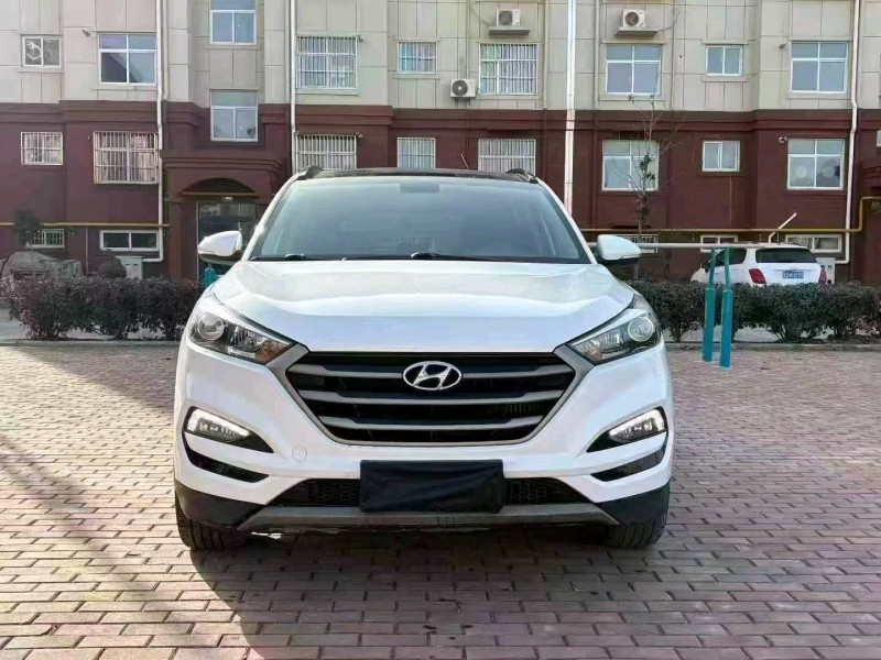 东营17年现代途胜1