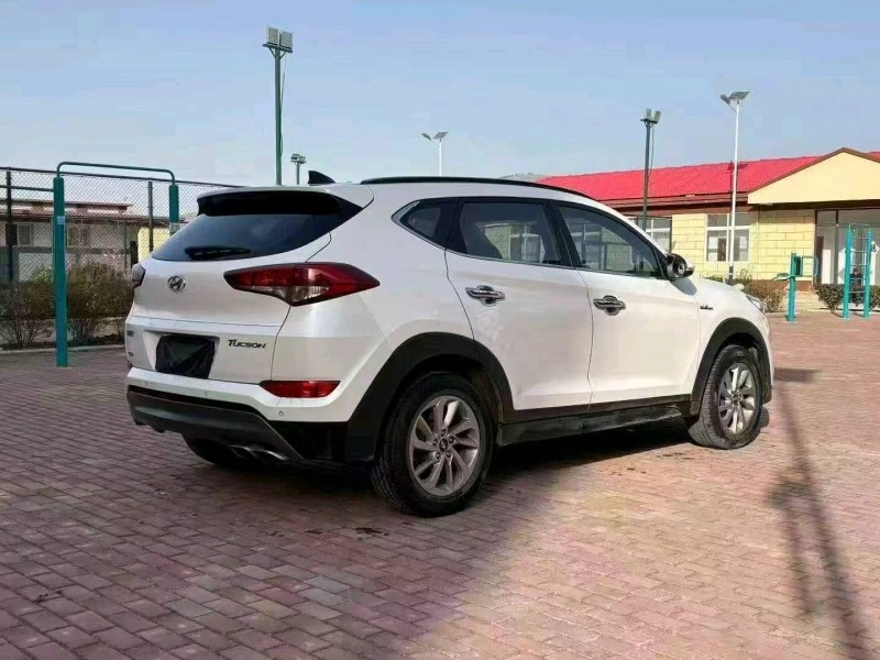 东营17年现代途胜3