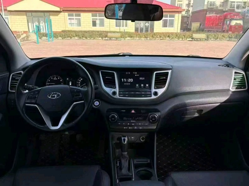 东营17年现代途胜7