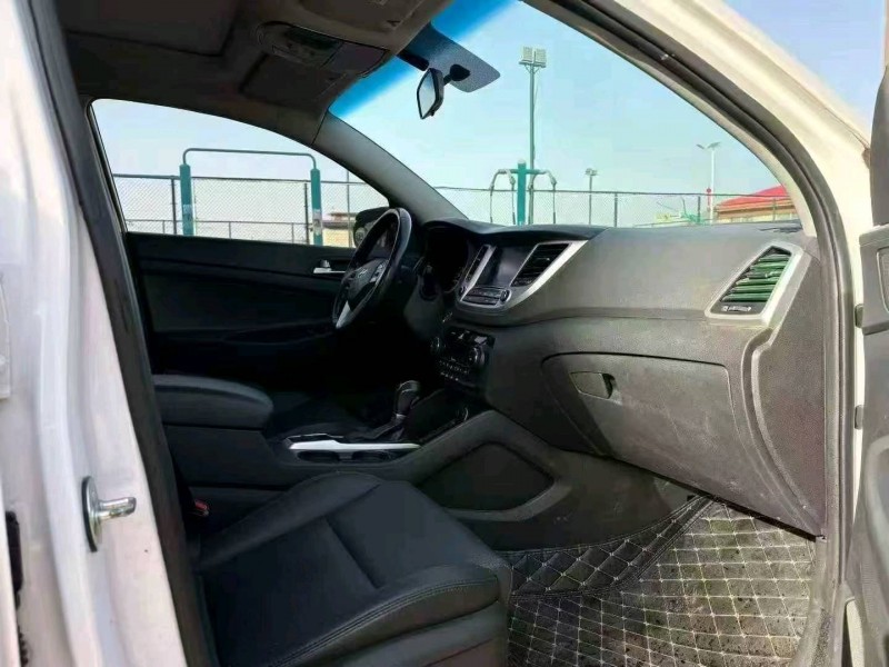 东营17年现代途胜9