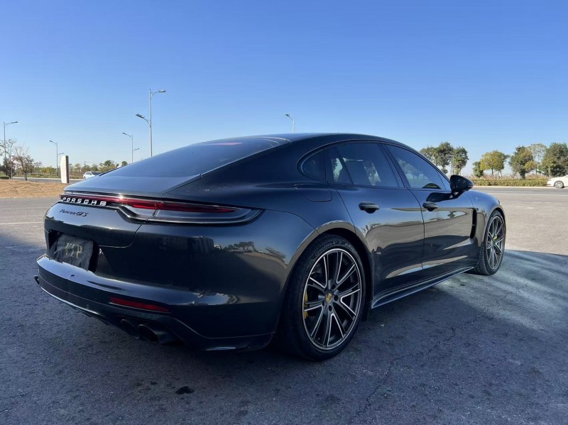 盐城22年保时捷帕拉梅拉9