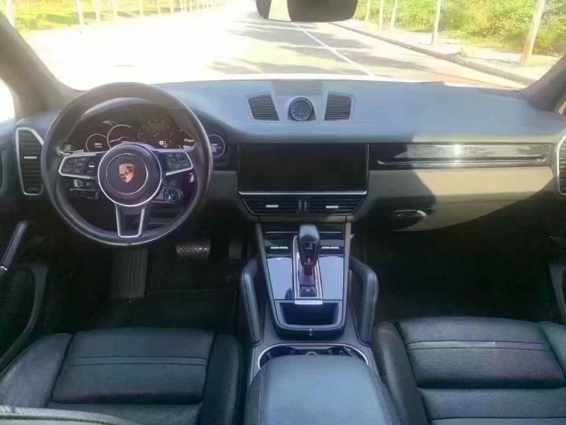 郑州19年保时捷卡宴6