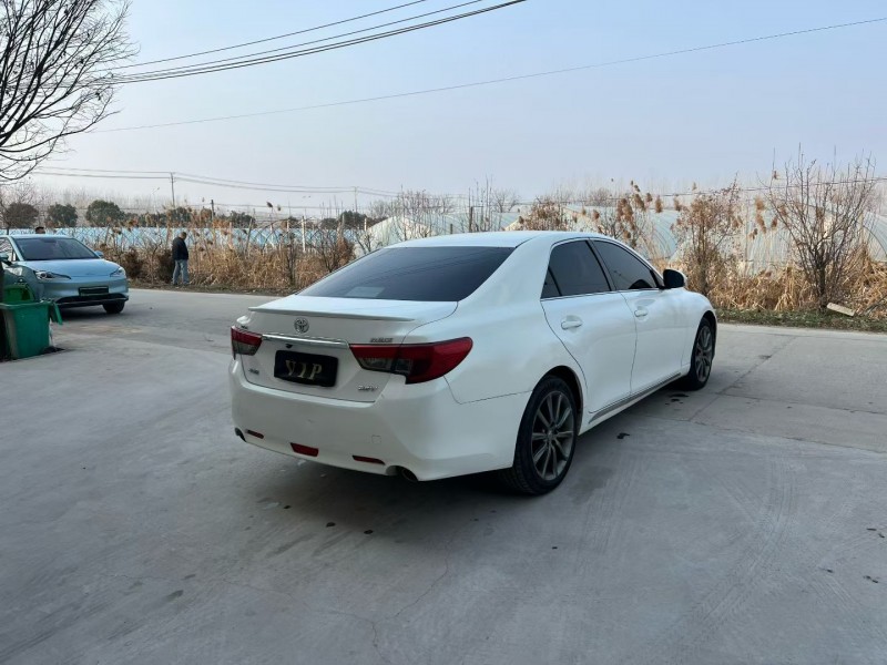 徐州14年丰田锐志4