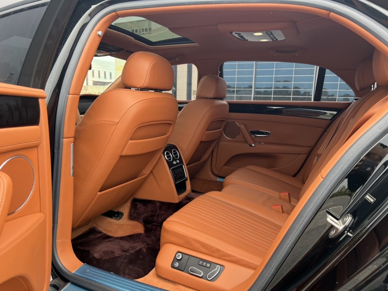 盐城17年宾利飞驰9