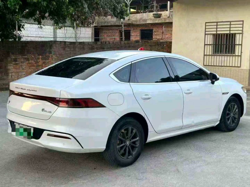 深圳23年比亚迪秦8