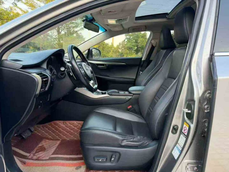 江门15年雷克萨斯NX4