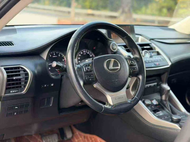 江门15年雷克萨斯NX7