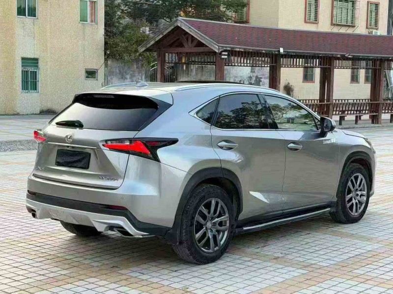 江门15年雷克萨斯NX9