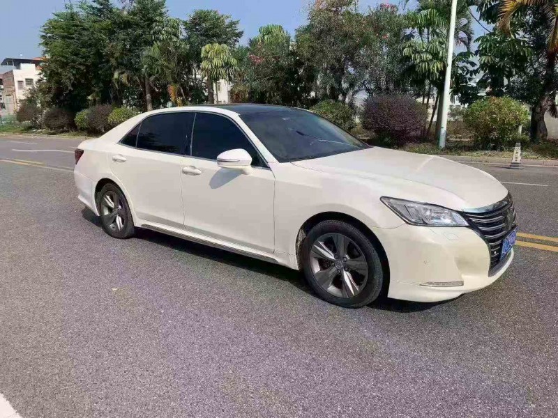 江门17年丰田皇冠3