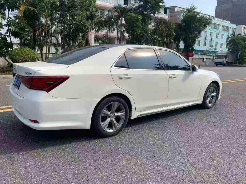 江门17年丰田皇冠8