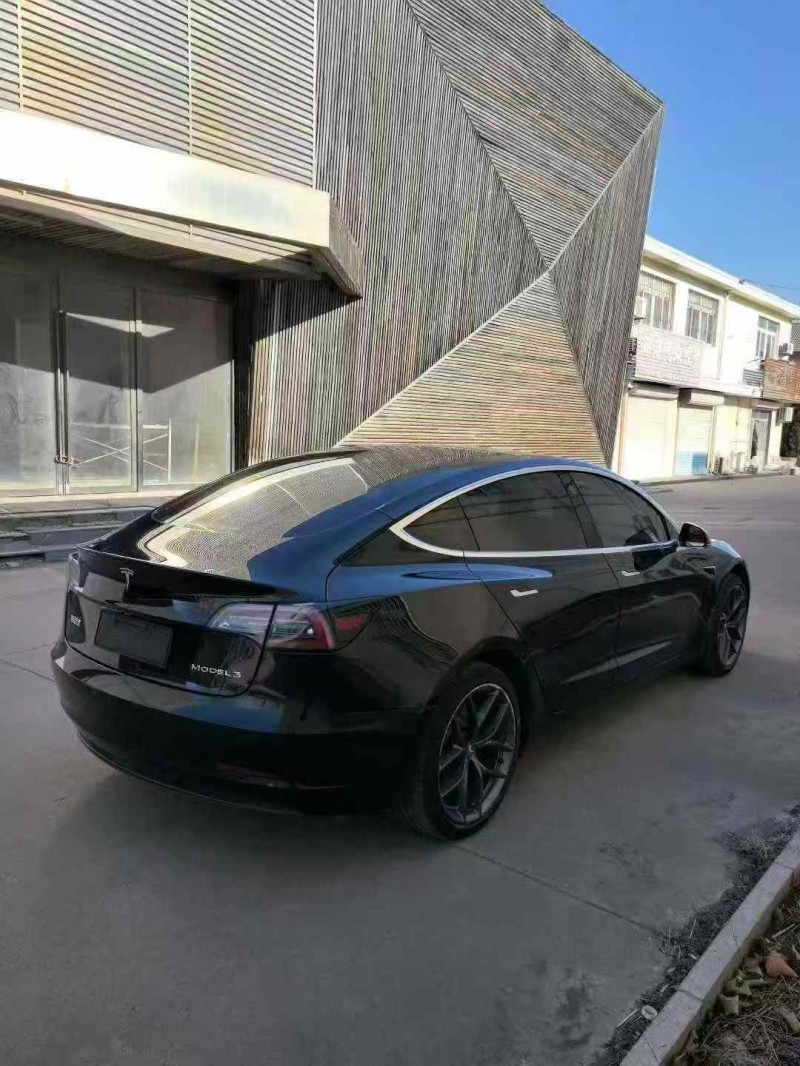 济宁20年特斯拉MODEL 34