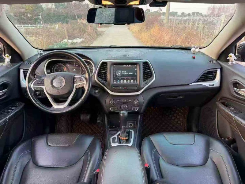 嘉兴20年Jeep自由光6