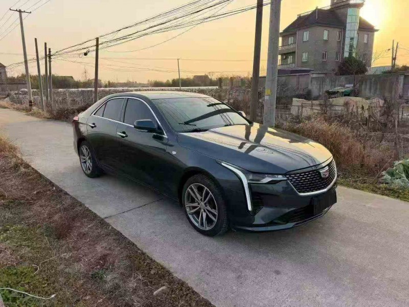 紹興21年凱迪拉克CT43