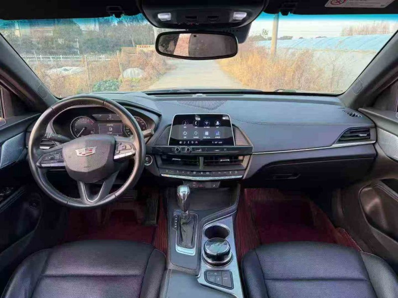 紹興21年凱迪拉克CT44