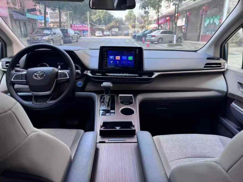 常德24年丰田塞纳4