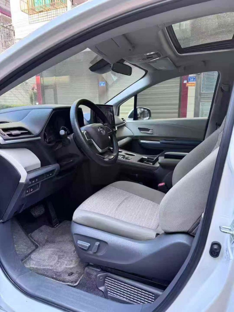 常德24年丰田塞纳5