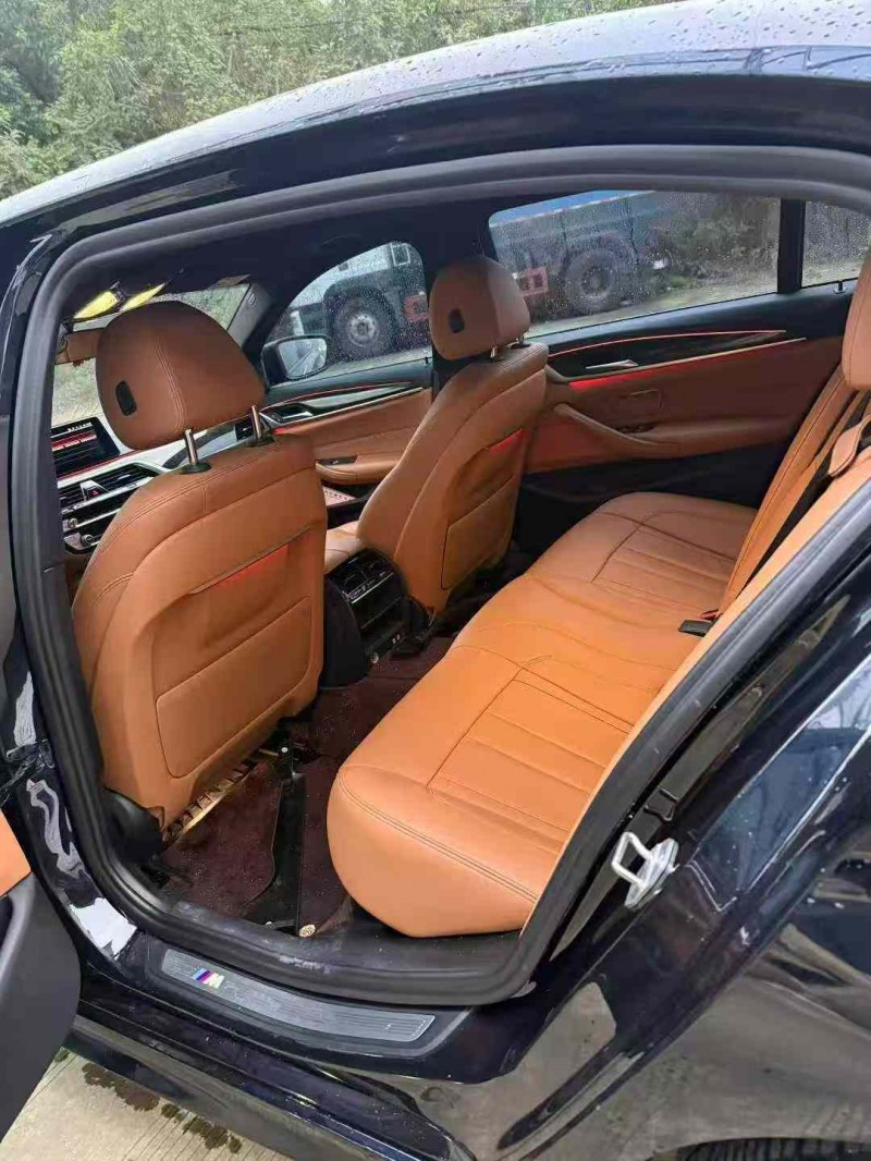 乐山20年宝马5系4