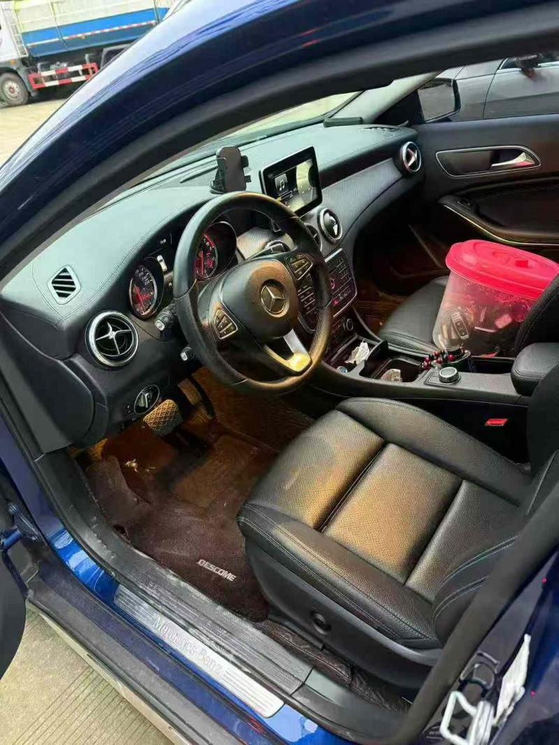 乐山16年奔驰GLA3